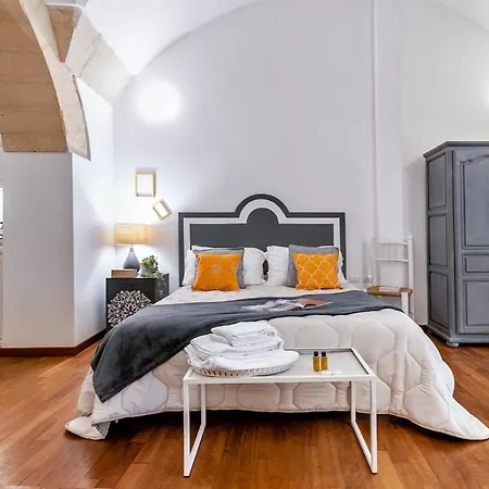 Yellow - Selection Apartment