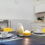 Yellow - Selection شقة ليتشي