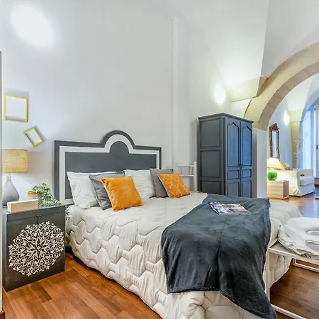 Apartment Yellow - Selection *